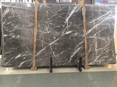 dalle de marbre gris italien avec fines veines blanches