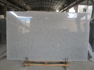 Dalle polie populaire en granit gris clair cristal G623