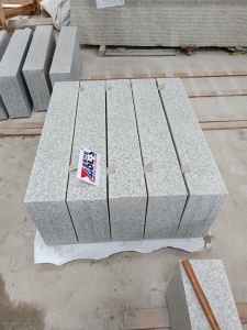 Chine G623 passerelle extérieure en granit gris Kerbstone