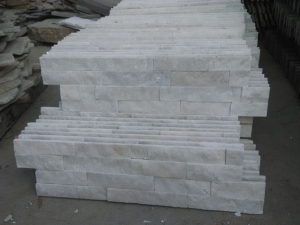 mur en pierre naturelle de quartzite blanche