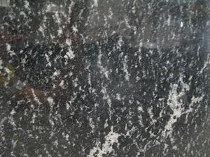 gris de neige par l'intermédiaire des galettes extérieures de granit de lactea