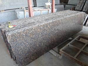 Dalle de granit brun baltique avec des prix compétitifs