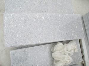Escarpins en dalles de fleurs en granit gris rustique de Rushan