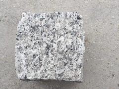 Allée de cailloux en allée de granit gris de 100 mm