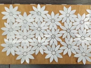 Mosaïque de marbre blanc de Carrare, forme de fleur