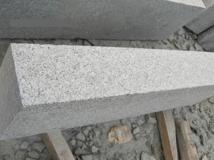 G341 Pierres brutes de gris route cueillies, granit rugueux