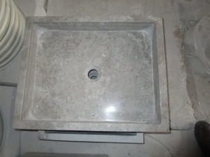 Lavabo de salle de bain carré en marbre gris poli