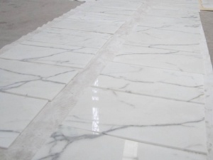 Modèle de revêtement de sol en panneau de carrelage en marbre blanc Calacatta