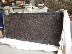 Revêtement de sol en surface en marbre brun