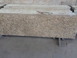 Comptoirs en pierre faits sur commande de granit décoratif Giallo préfabriqué