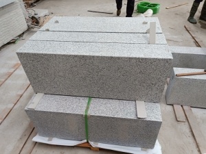 Chine G623 passerelle extérieure en granit gris Kerbstone