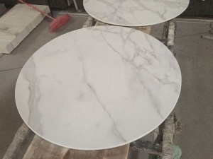 table en marbre poli blanc calacatta