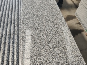 marches en granit poli g623 escalier en granit gris